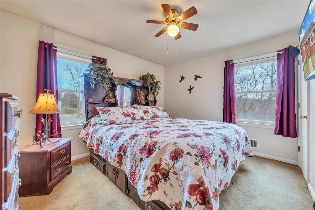 1319 Pechin AVE SE - Photo 16