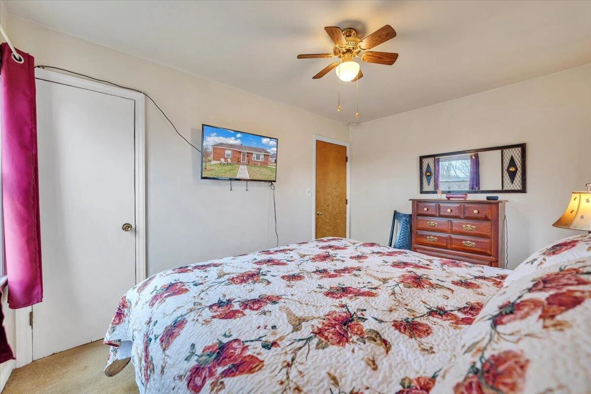 1319 Pechin AVE SE - Photo 17
