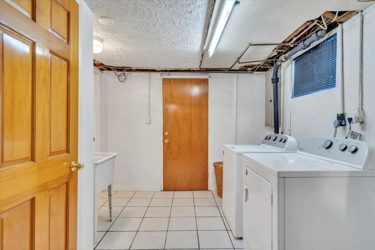 1319 Pechin AVE SE - Photo 27