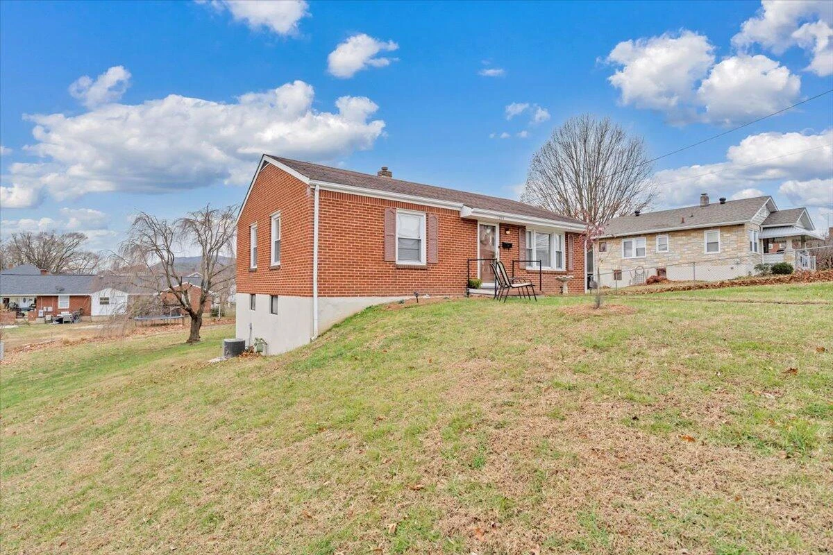 1319 Pechin AVE SE - Photo 39