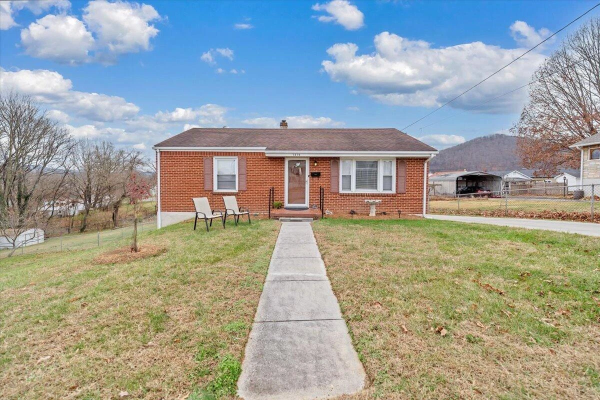 1319 Pechin AVE SE - Photo 40