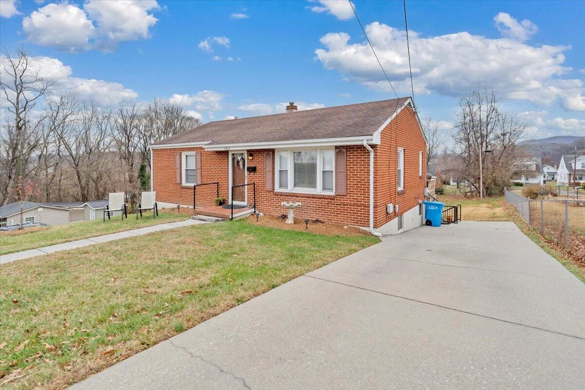 1319 Pechin AVE SE - Photo 42