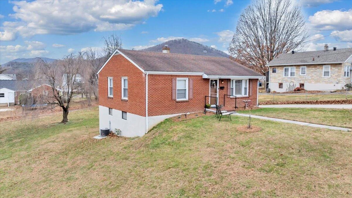 1319 Pechin AVE SE - Photo 43