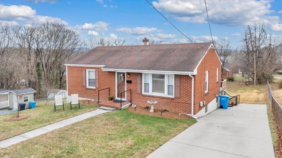 1319 Pechin AVE SE - Photo 45