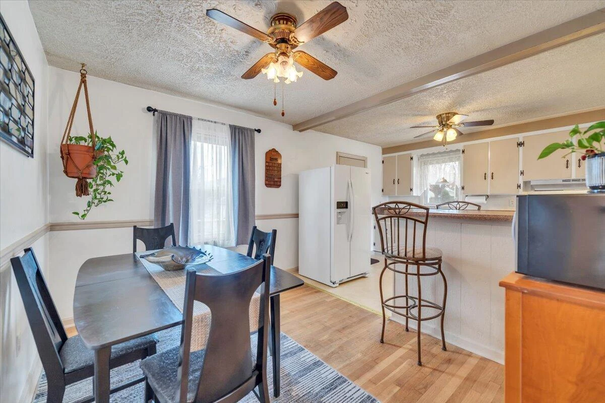 1319 Pechin AVE SE - Photo 9