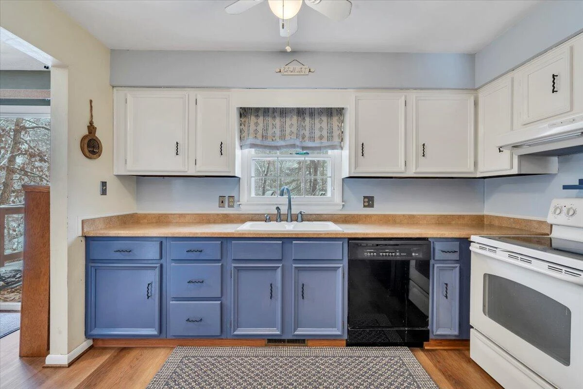 508 Hemlock Shores DR - Photo 10