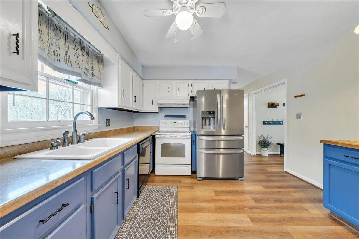 508 Hemlock Shores DR - Photo 9