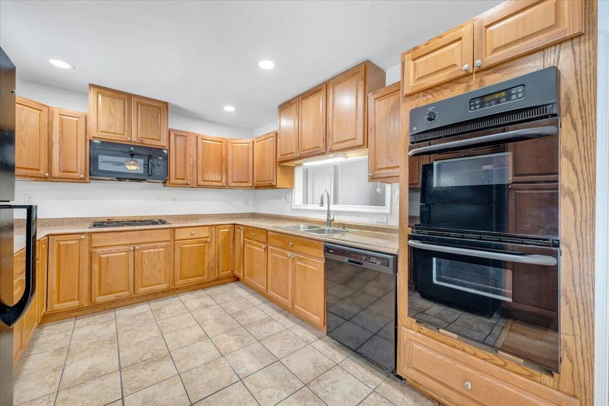 646 E Augusta AVE - Photo 23