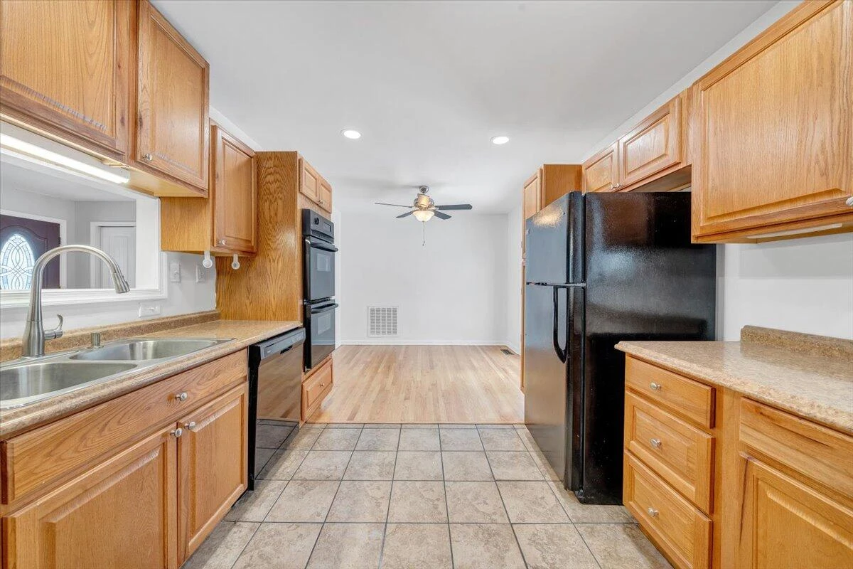 646 E Augusta AVE - Photo 27