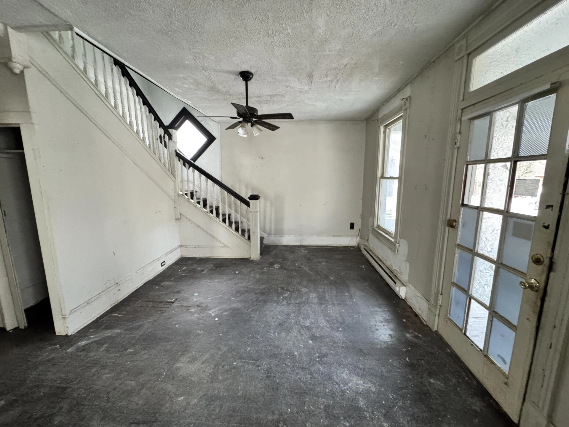 309 Roxbury ST - Photo 2