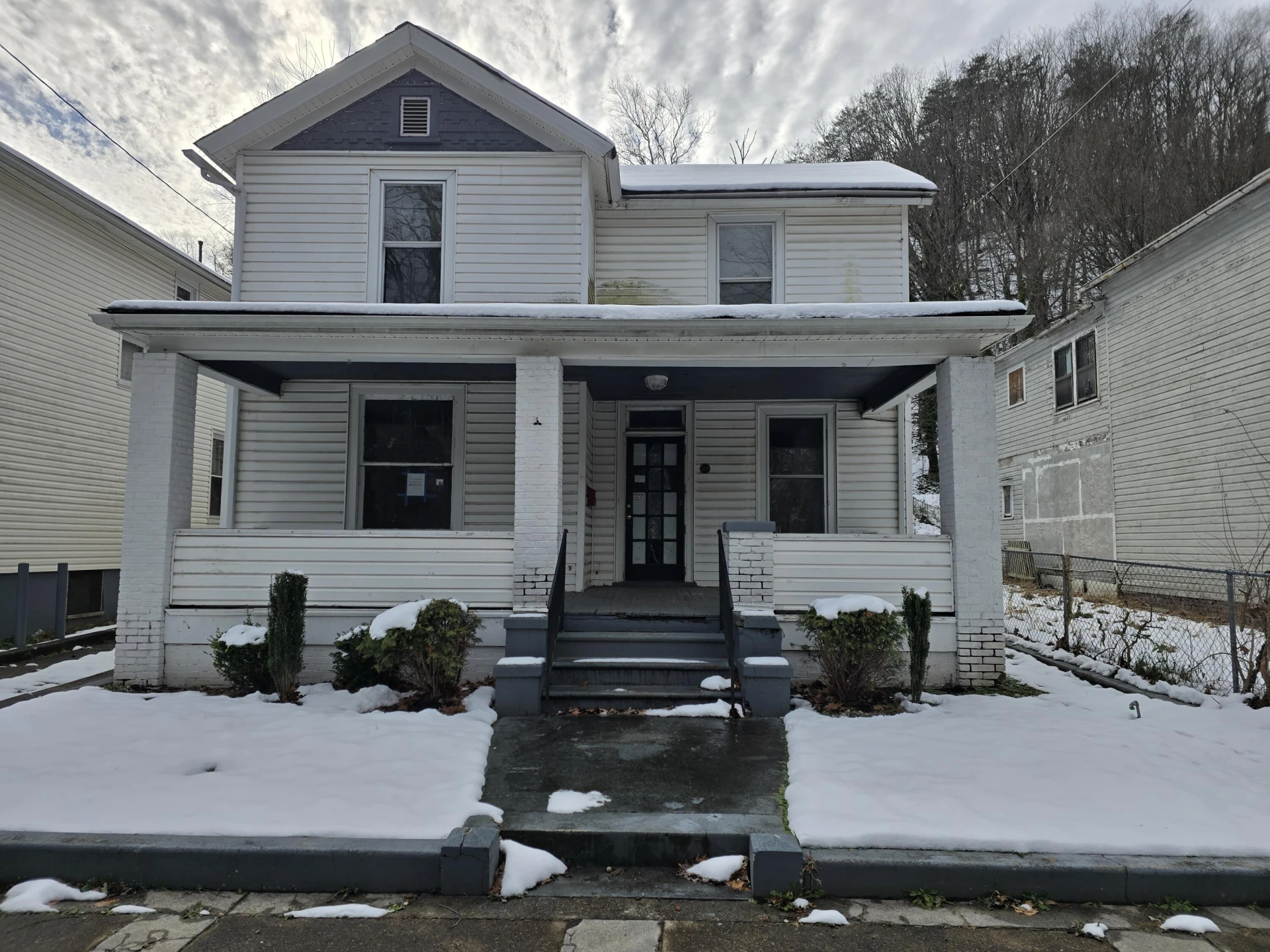 309 Roxbury ST - Photo 24