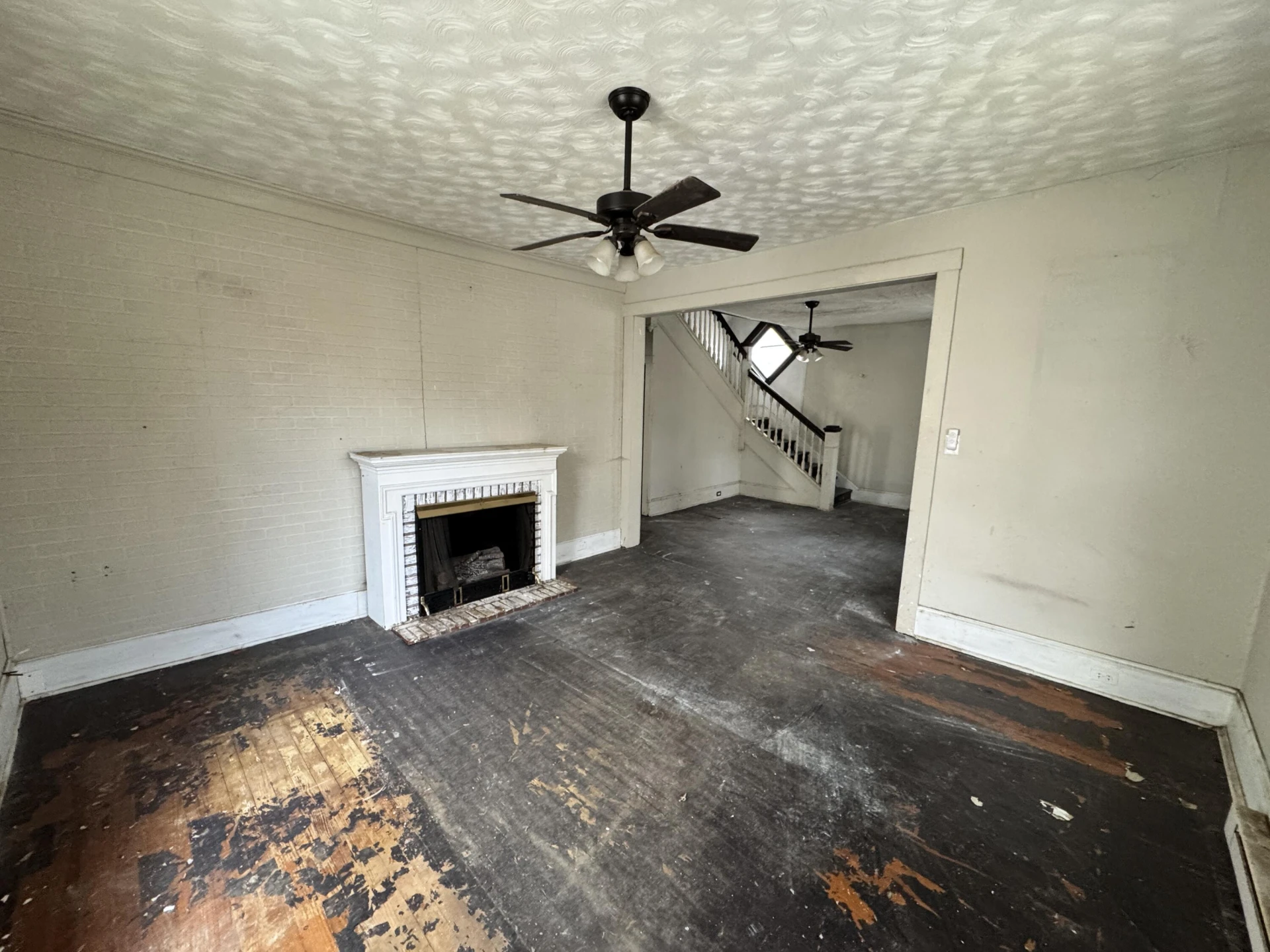 309 Roxbury ST - Photo 3