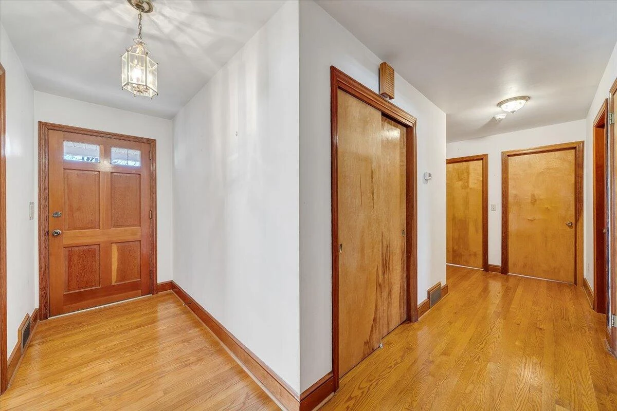 470 Hilltop Drive DR - Photo 3