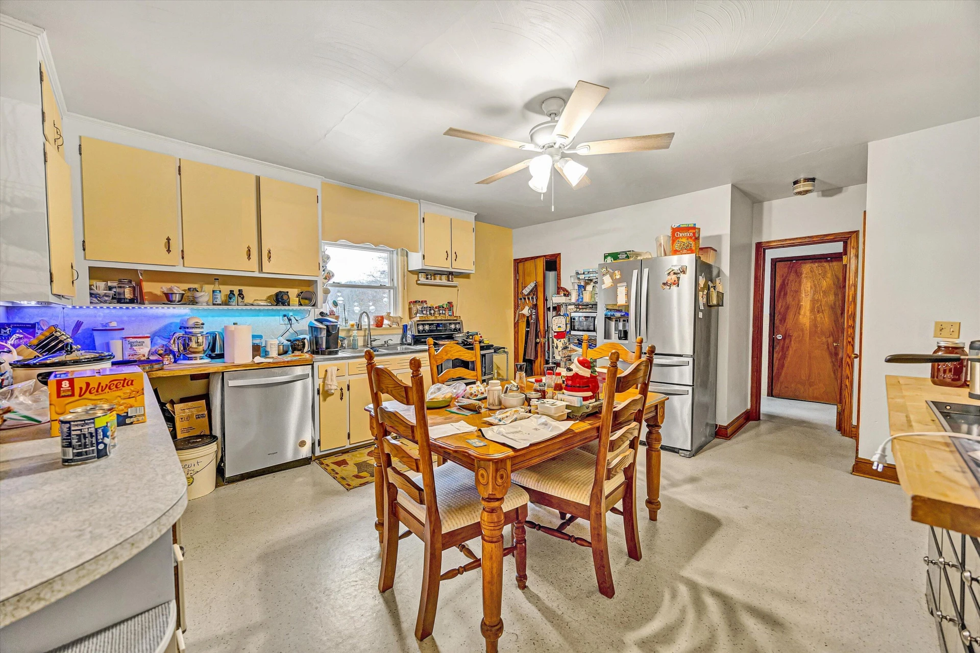 1414 DANIELS CREEK RD - Photo 2