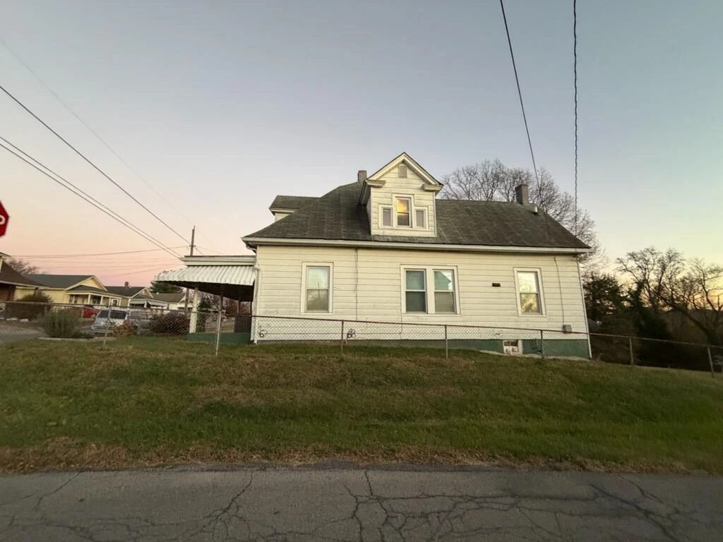 1730 MOORMAN AVE NW - Photo 3