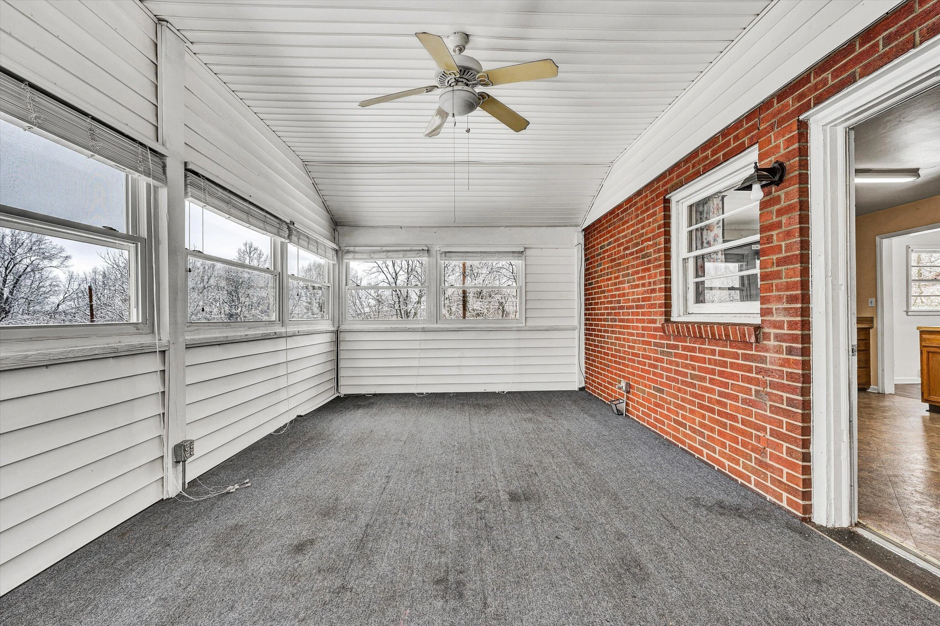 402 Cherryhill RD NW - Photo 16