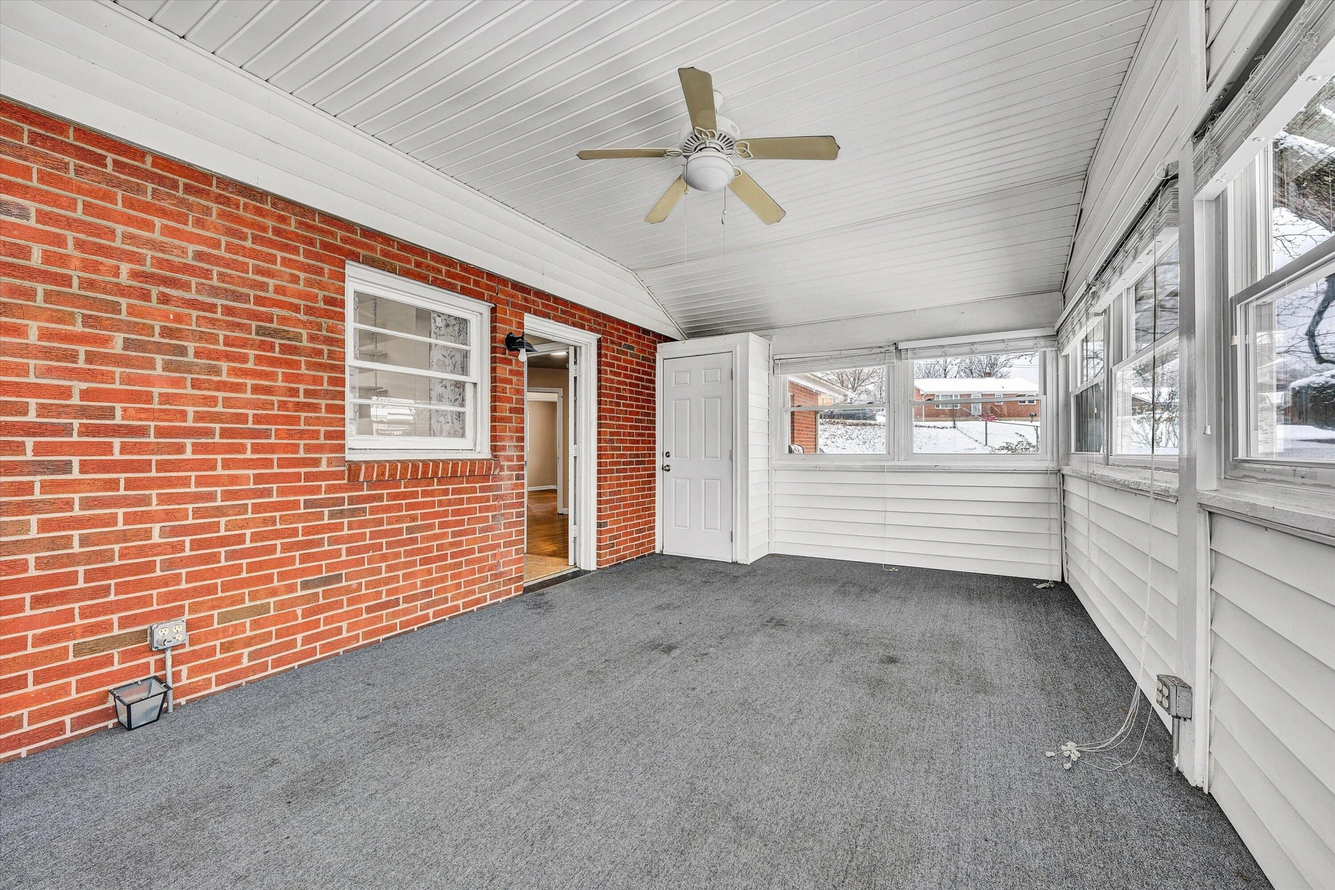 402 Cherryhill RD NW - Photo 17
