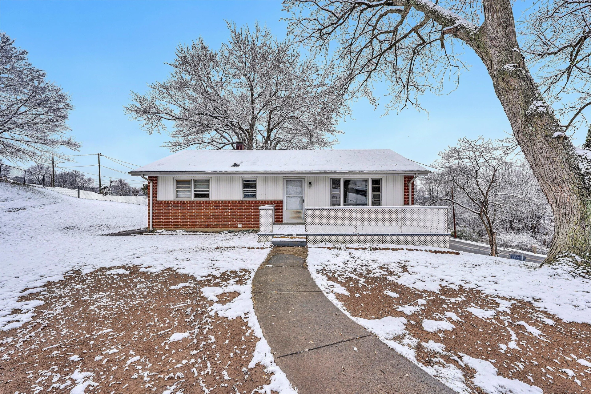402 Cherryhill RD NW - Photo 3