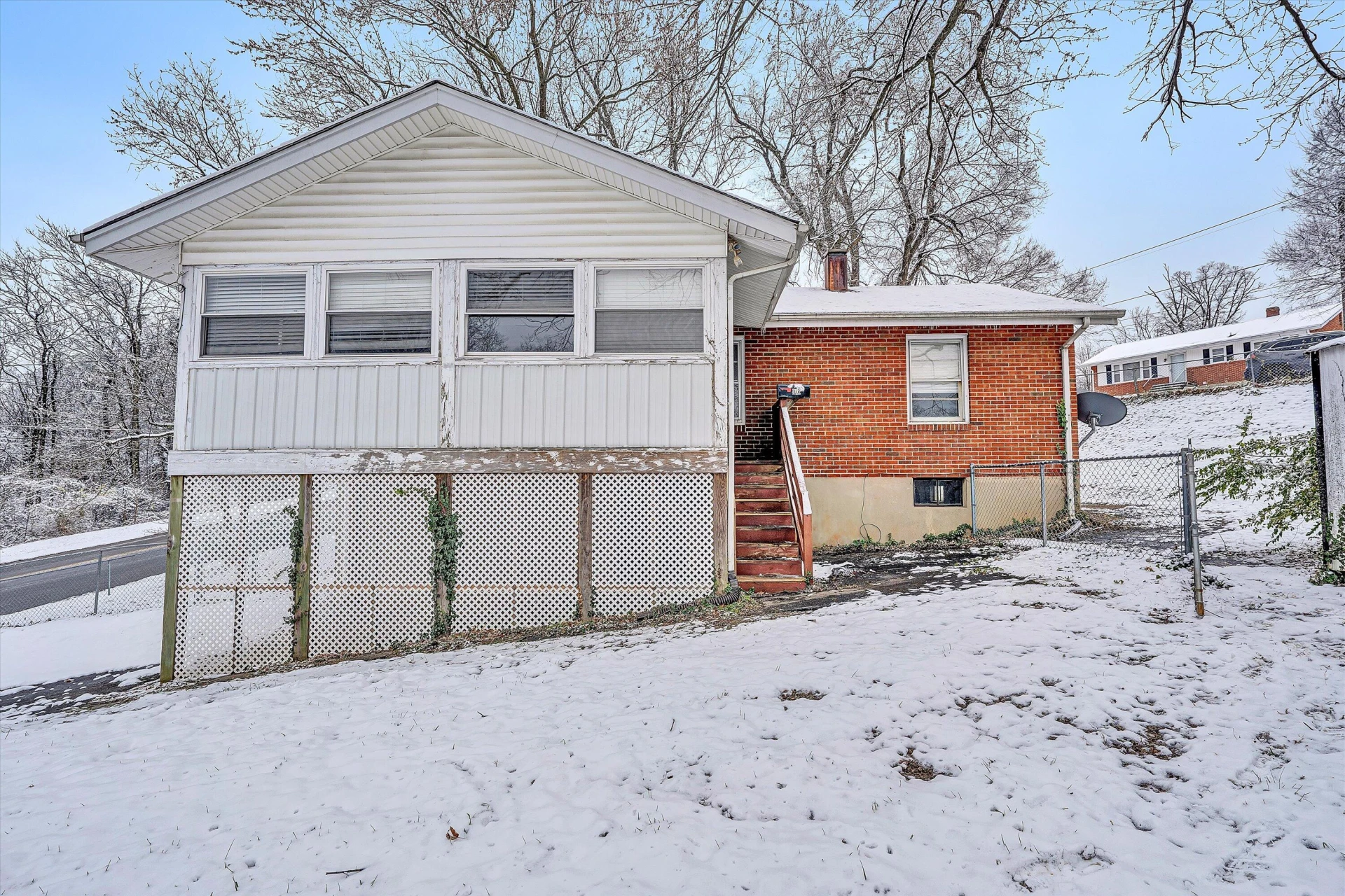 402 Cherryhill RD NW - Photo 33
