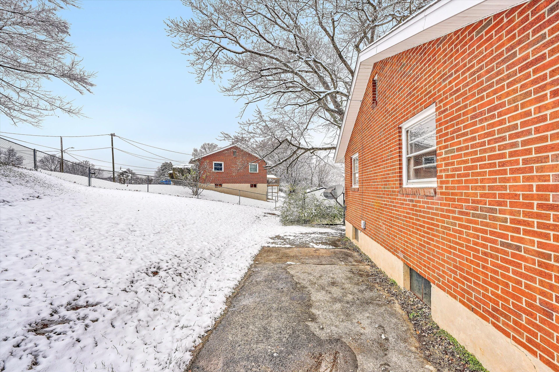 402 Cherryhill RD NW - Photo 38