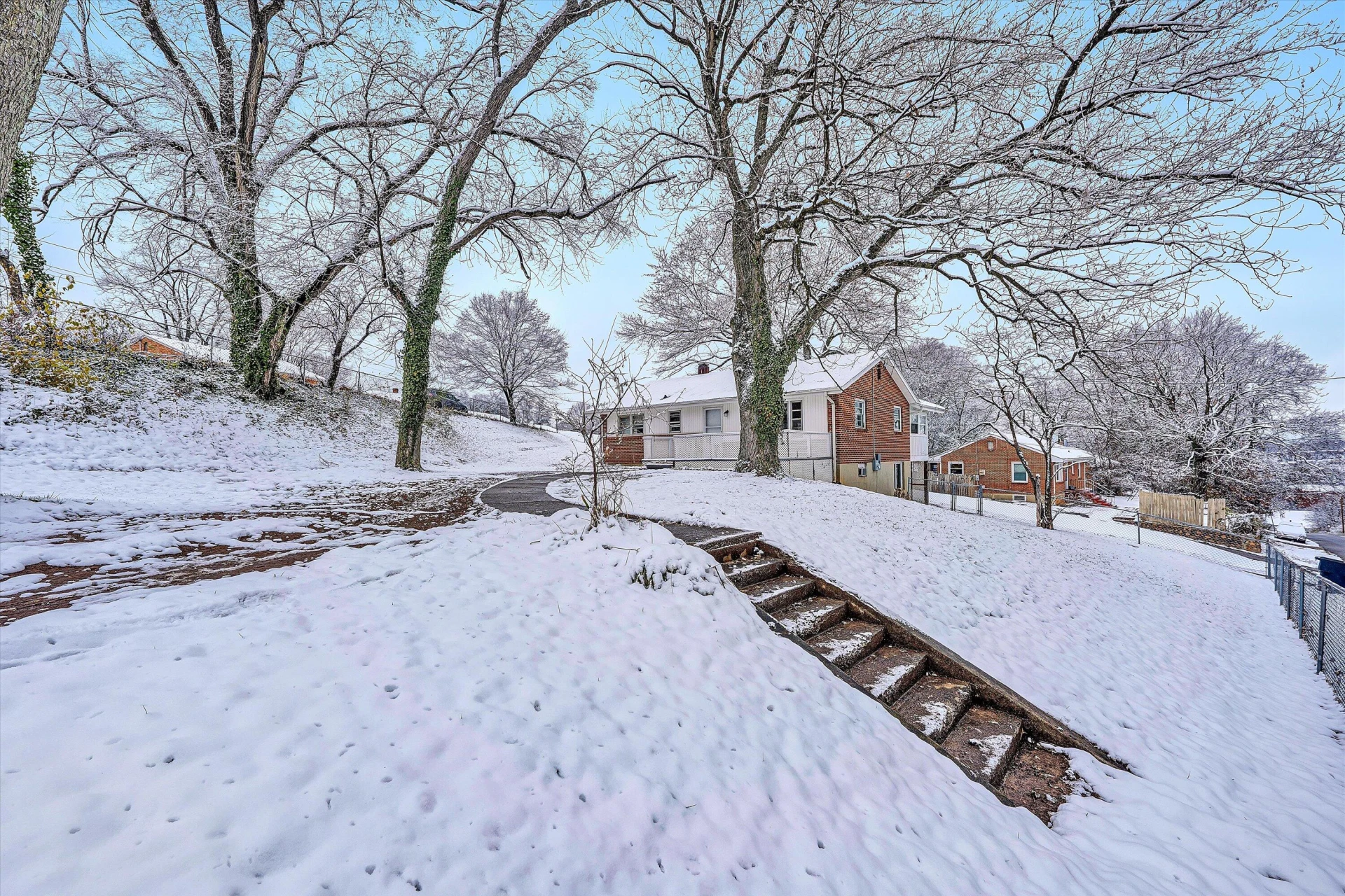 402 Cherryhill RD NW - Photo 4