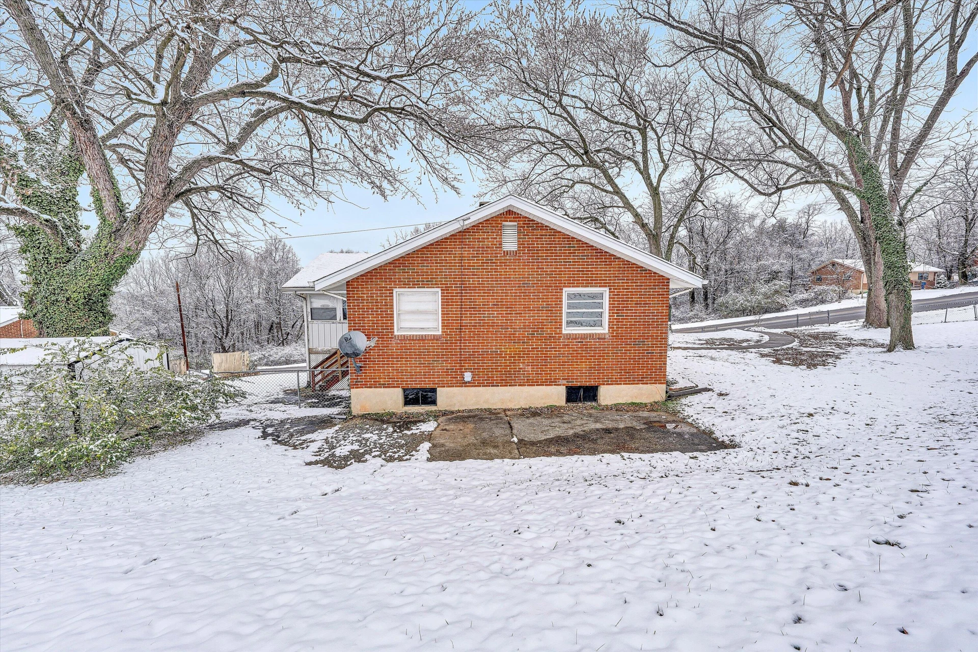 402 Cherryhill RD NW - Photo 40