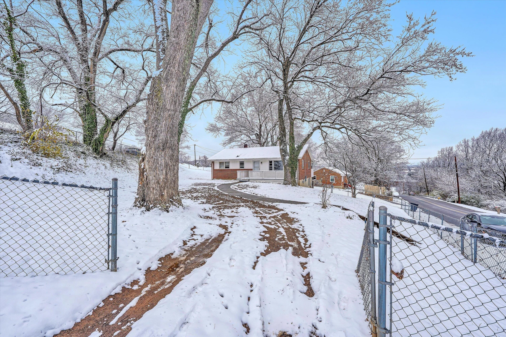 402 Cherryhill RD NW - Photo 5