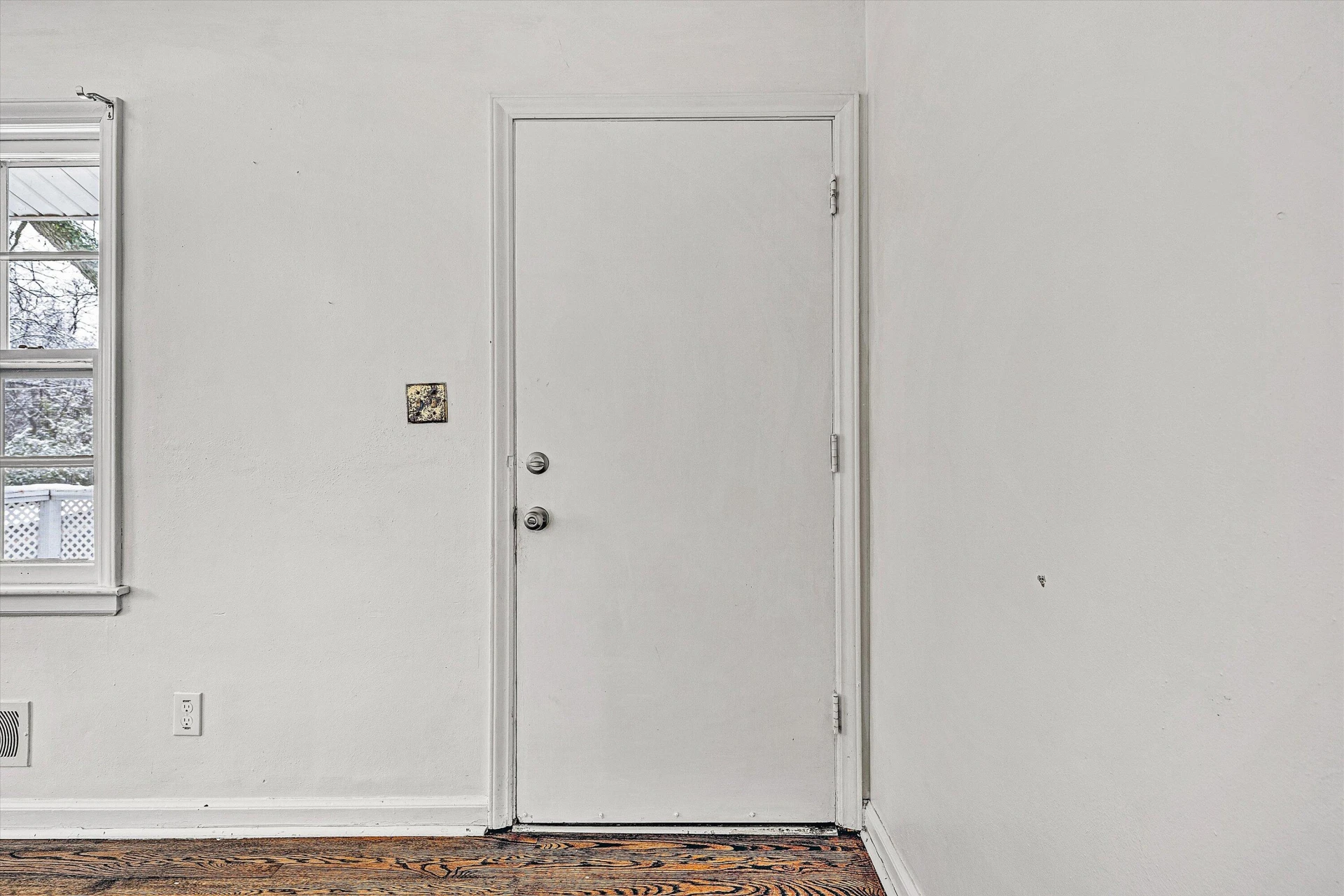 402 Cherryhill RD NW - Photo 8