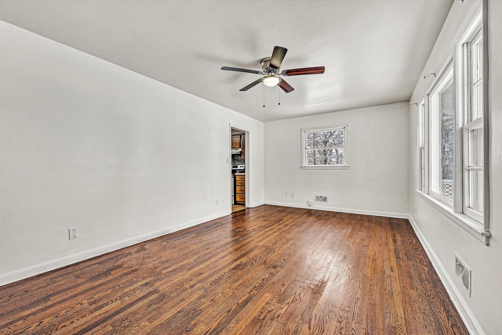 402 Cherryhill RD NW - Photo 9