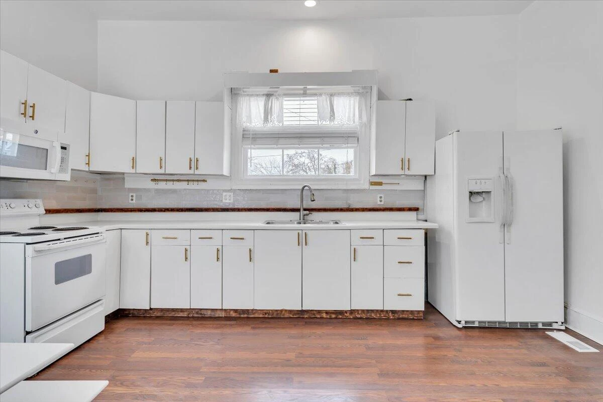 621 10th ST NW - Photo 27