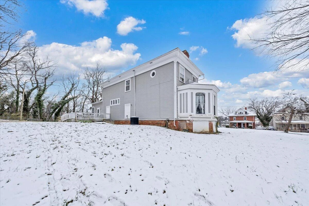 621 10th ST NW - Photo 10