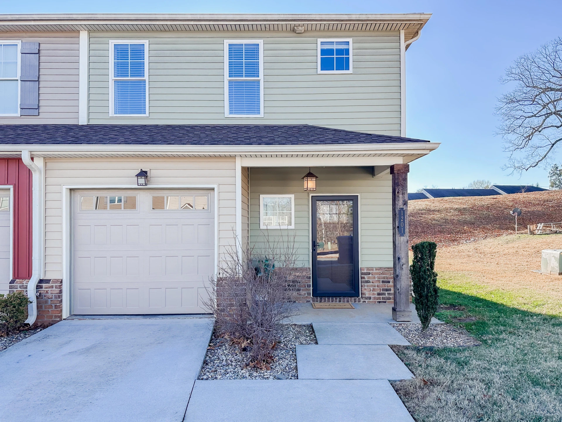 1201 Commonwealth CIR - Photo 2