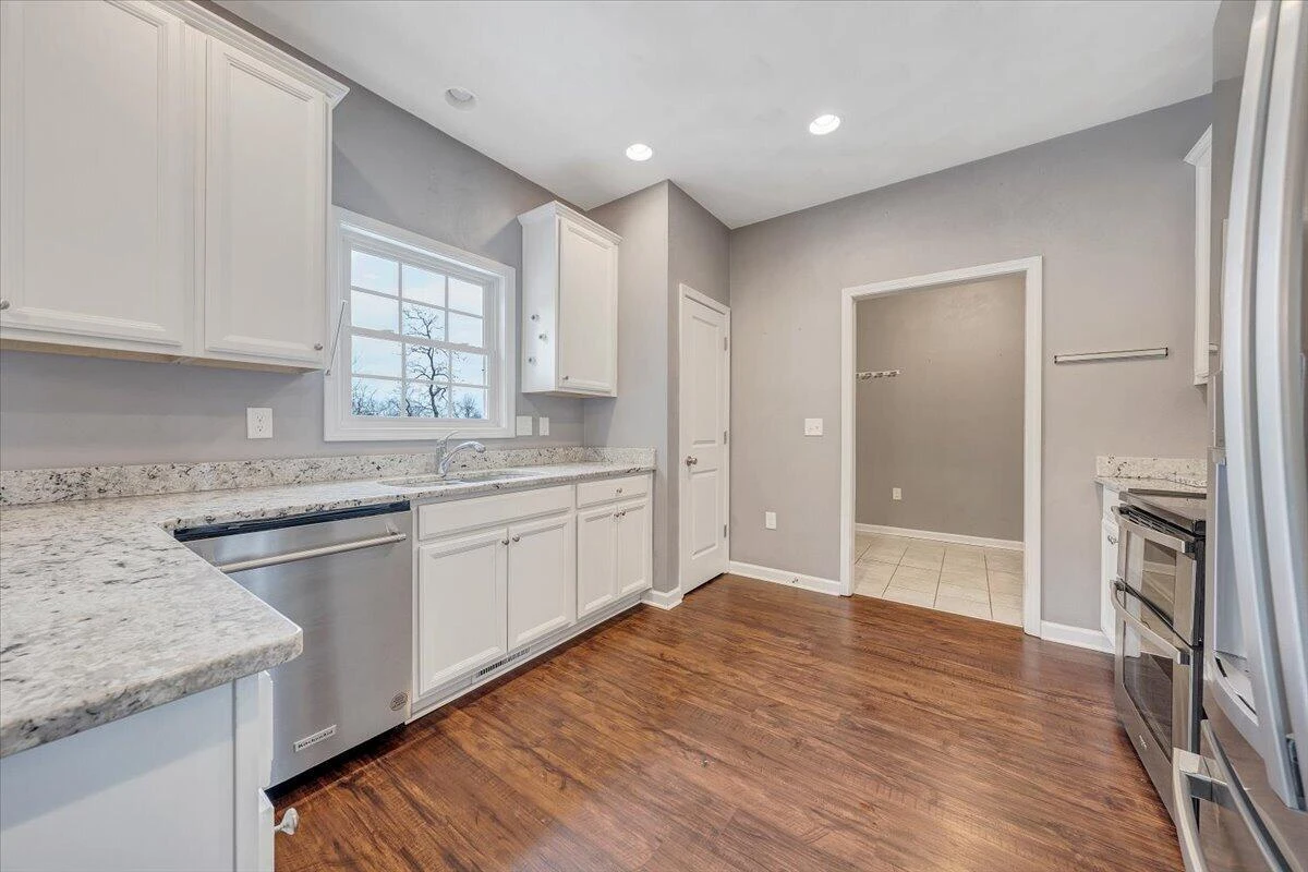 2060 Heys LN - Photo 26