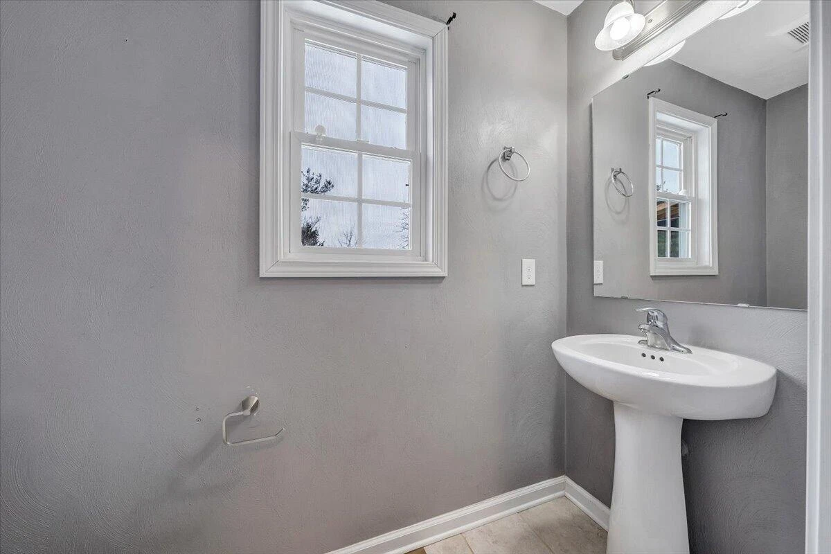 2060 Heys LN - Photo 31