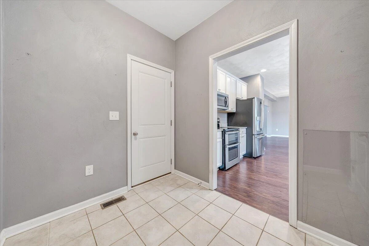 2060 Heys LN - Photo 33