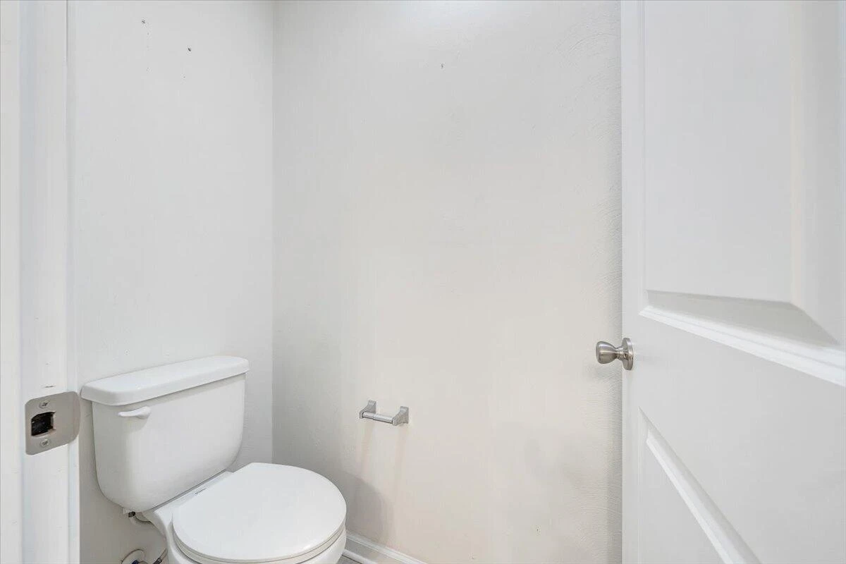 2060 Heys LN - Photo 40