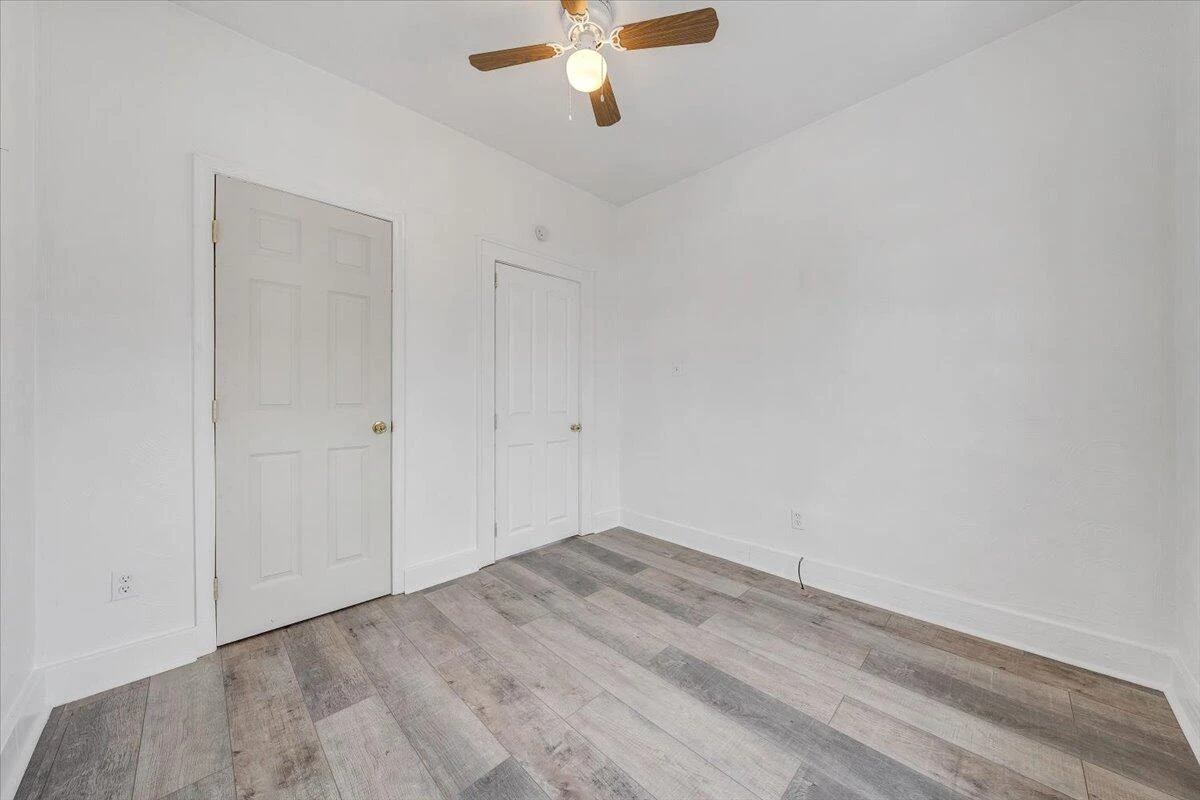 1507 Gladstone AVE SE - Photo 15