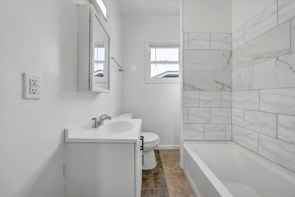 1507 Gladstone AVE SE - Photo 16