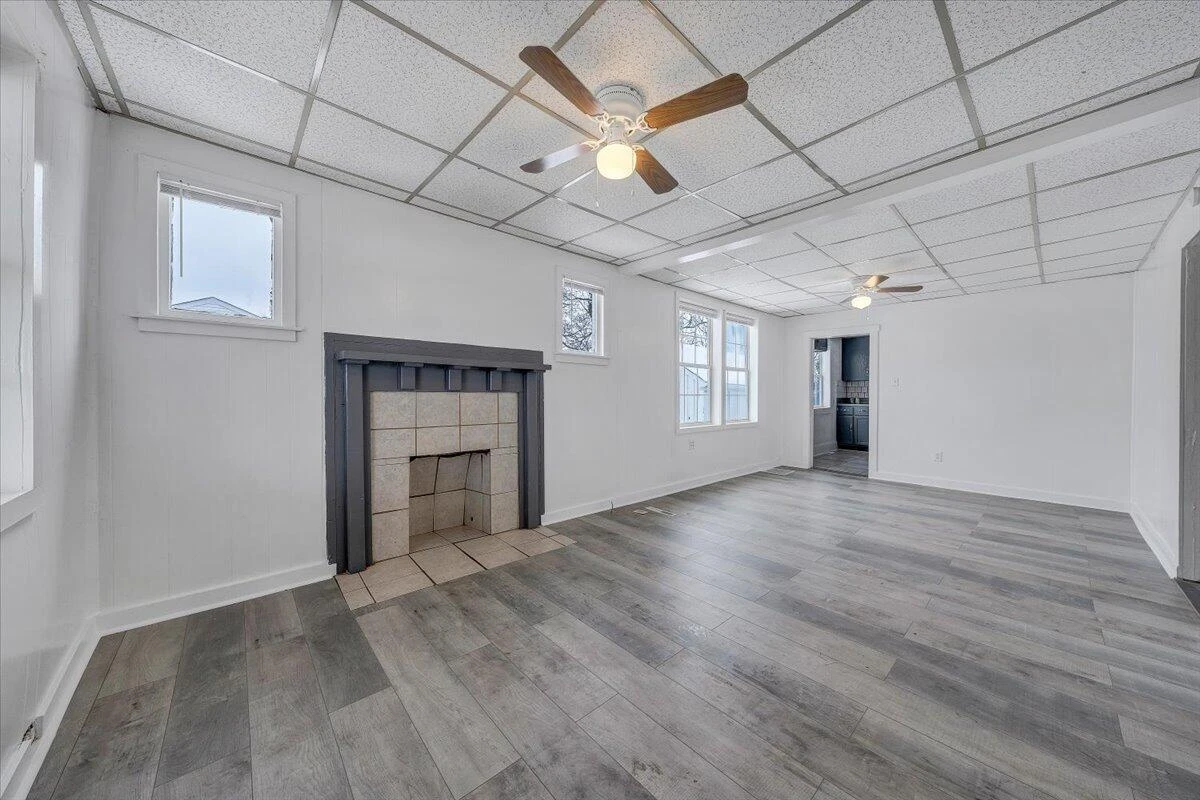 1507 Gladstone AVE SE - Photo 2