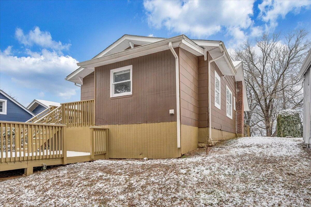 1507 Gladstone AVE SE - Photo 23