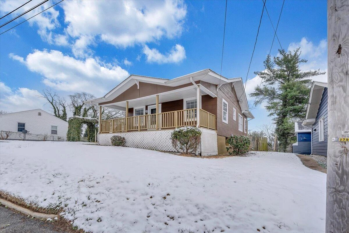 1507 Gladstone AVE SE - Photo 33