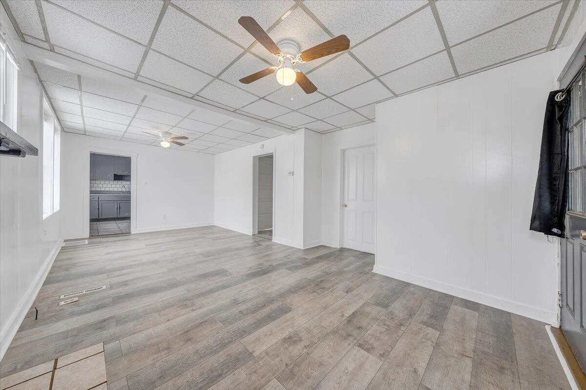1507 Gladstone AVE SE - Photo 4