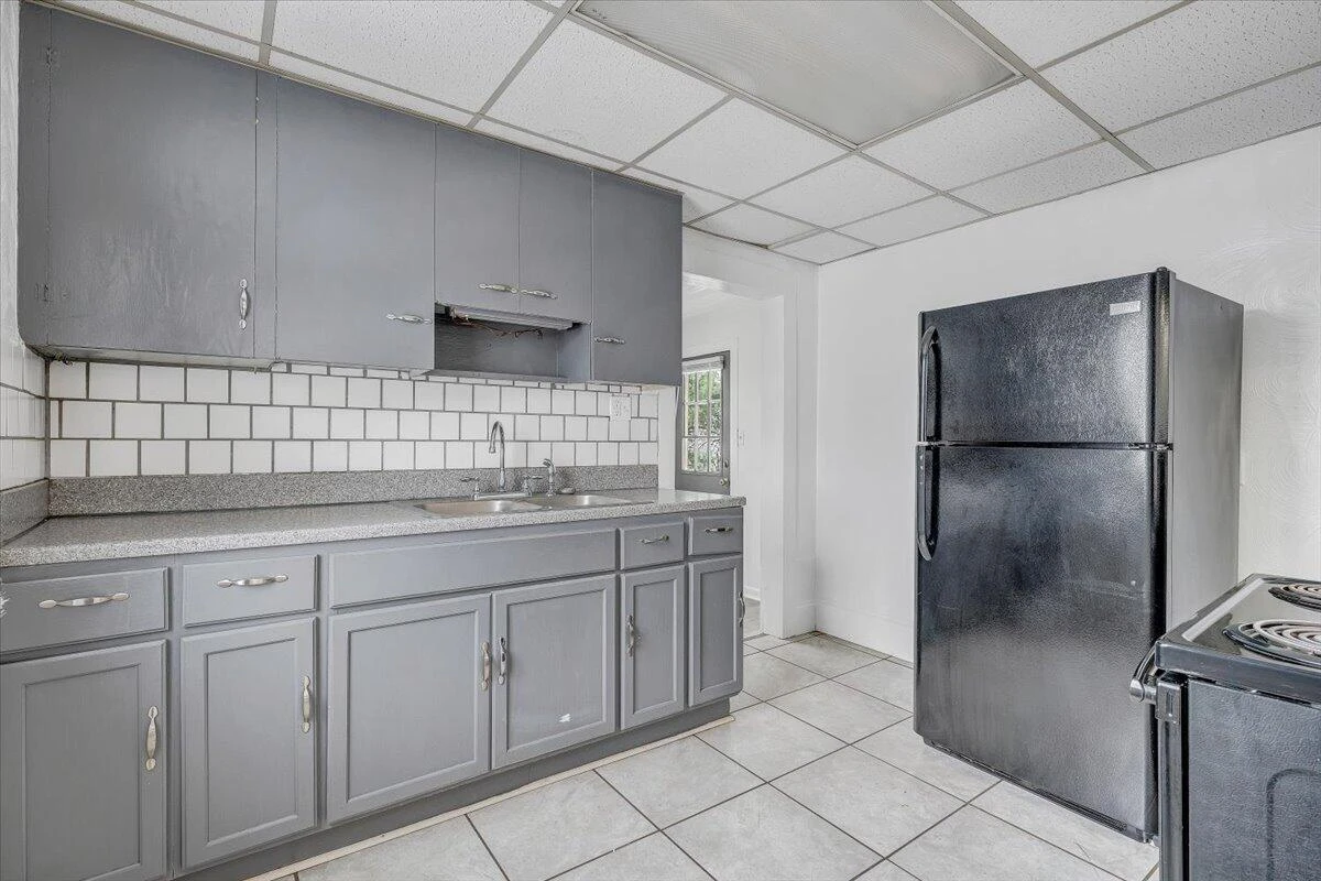 1507 Gladstone AVE SE - Photo 7