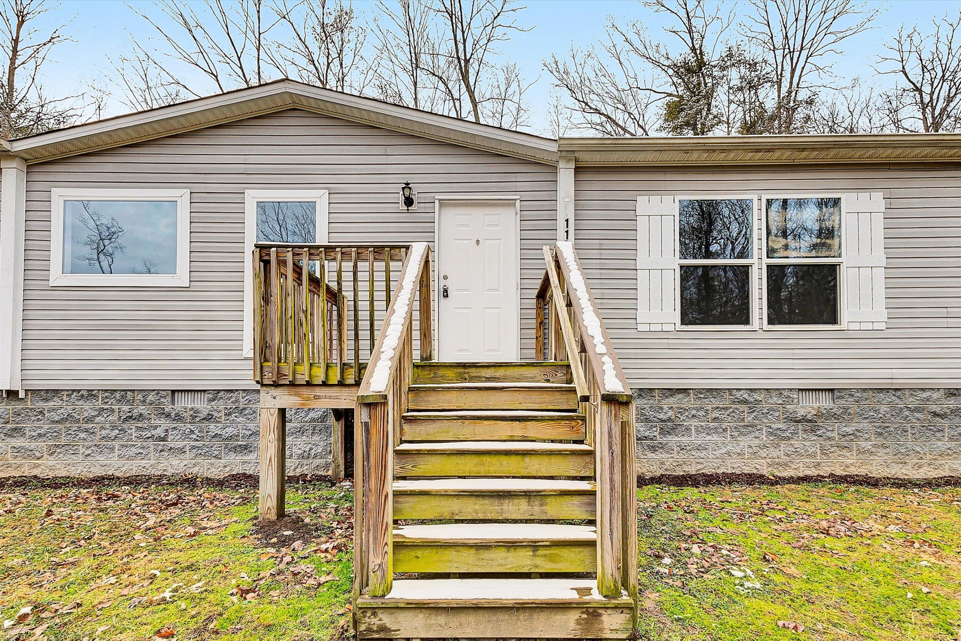 110 Holly DR - Photo 2