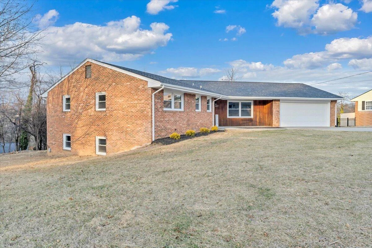 5257 Luwana DR - Photo 2