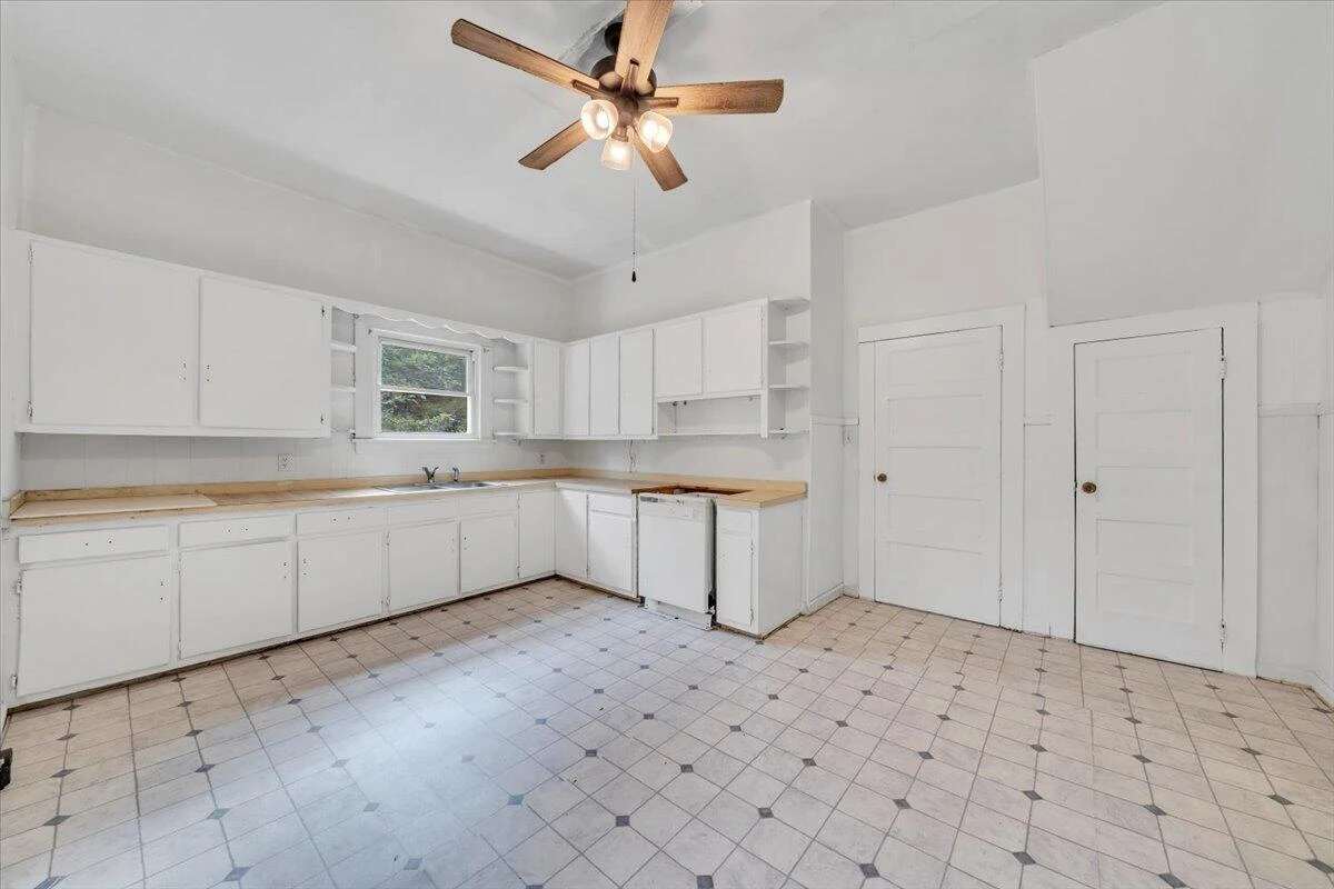6973 Henry RD - Photo 18
