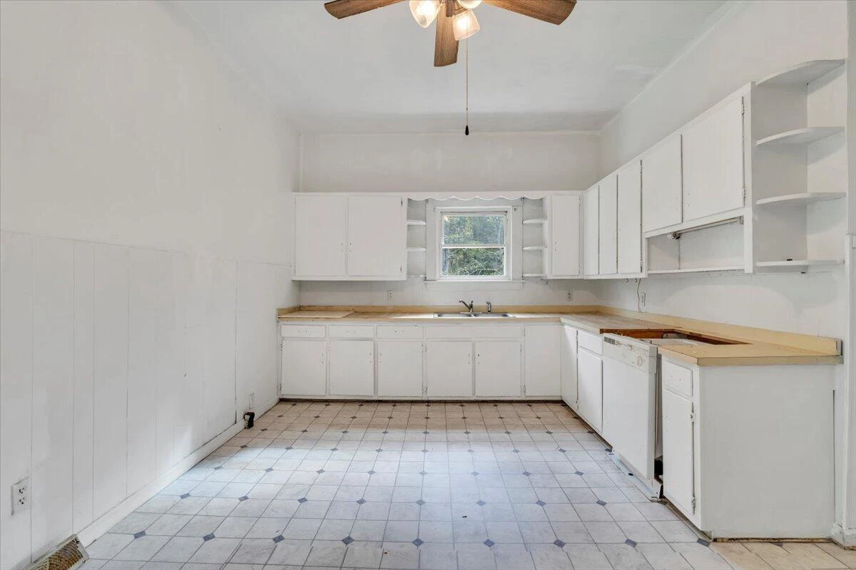 6973 Henry RD - Photo 19