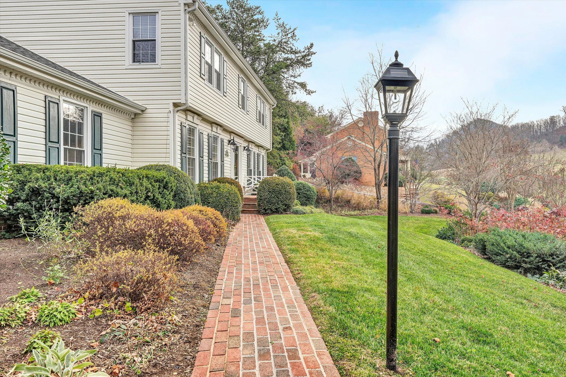 5023 Meadow Creek DR - Photo 8