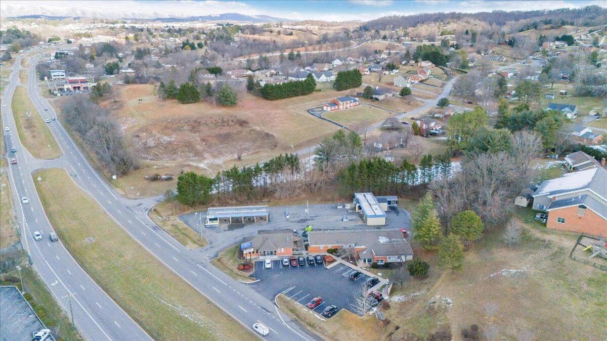 870 Roanoke RD - Photo 14