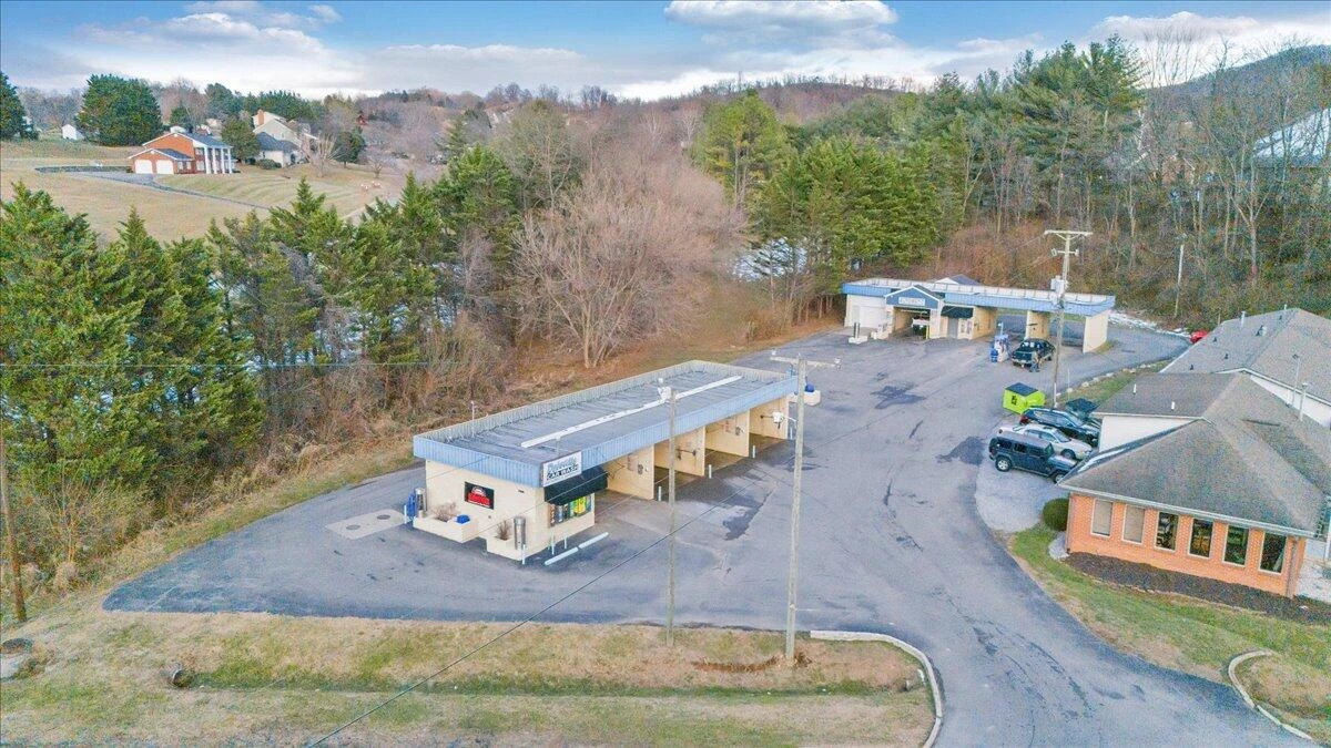 870 Roanoke RD - Photo 16